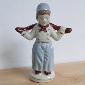 VTG Japan Porcelain Dutch Boy Figurine 3.5" Ht - no water buckets